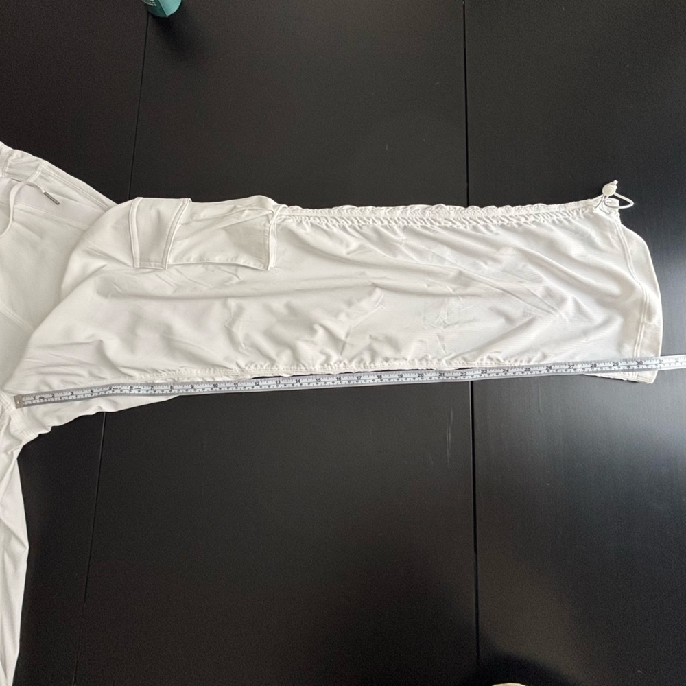 Lululemon Sz S Dance Studio Relaxed-Fit Mid-Rise Cargo Pant White Like New 2024 - Picture 15 of 16